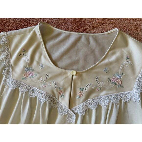 Shadowline Ivory Peignoir Robe Medium Button Front Lace Trim Vintage Nylon - Picture 3 of 8